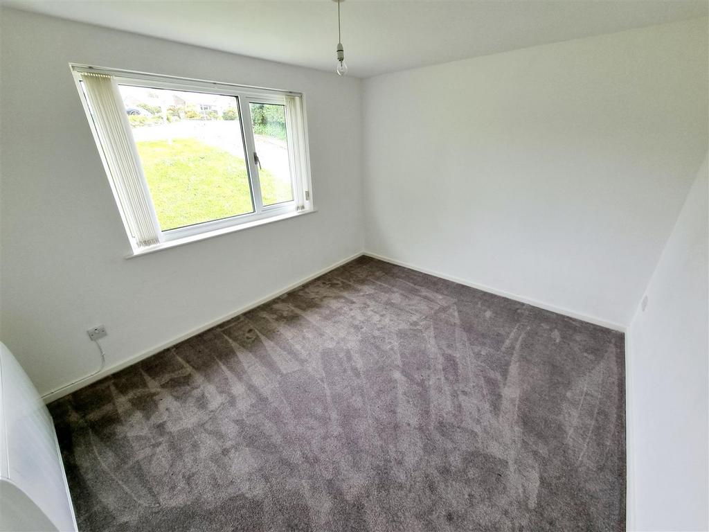 Bedroom 1.jpg