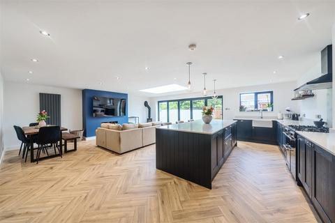 4 bedroom detached house for sale, Somerton Close, Bedford