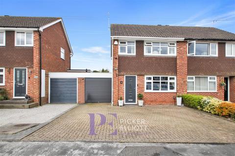 3 bedroom semi-detached house for sale, Darwin Close, Hinckley LE10