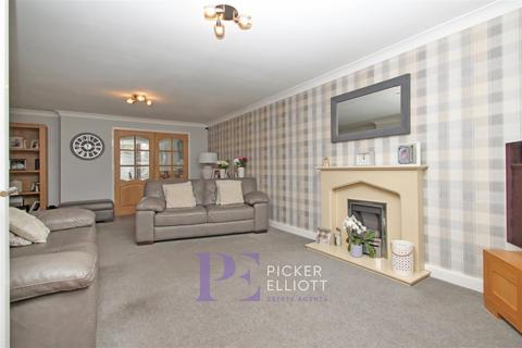 3 bedroom semi-detached house for sale, Darwin Close, Hinckley LE10