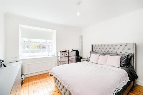 2 bedroom mews for sale, High Road, Buckhurst Hill