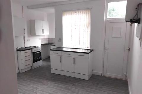 3 bedroom end of terrace house to rent, Piercy Street, Failsworth, Manchester
