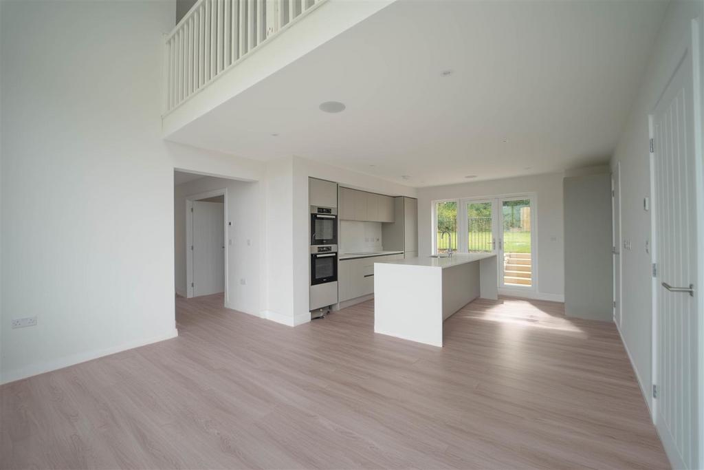 Kitchen with access to large back garden.jpg