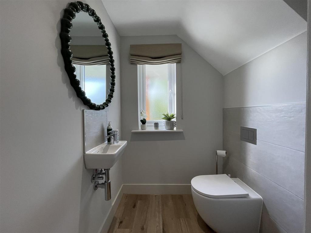 Cloakroom/WC: