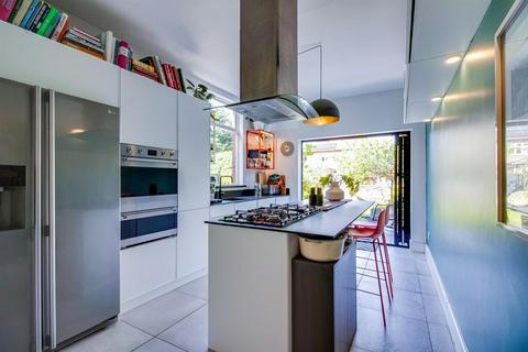 17 Belgrave Mount, Wakefield, WF1 3SB