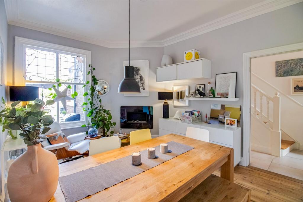 Sitting/dining room