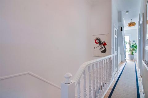 17 Belgrave Mount, Wakefield, WF1 3SB