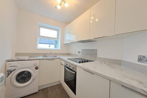 2 bedroom flat to rent, 1 Laburnham Road, Maidenhead