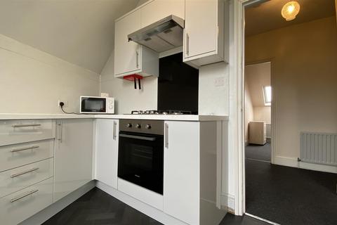 3 bedroom flat to rent, Dundonald Road, Bristol