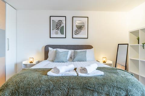 2 bedroom flat to rent, Glaisher Street, London SE8