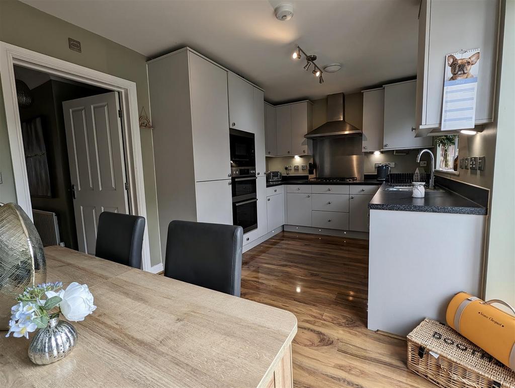 Dining kitchen