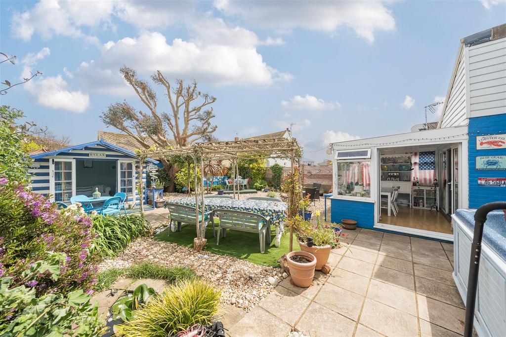 Channel View, Pagham 2 bed detached bungalow for sale £380,000