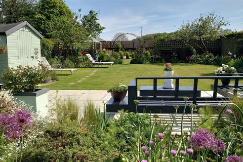 Fordlands Claycastle, Haselbury Plucknett, Crewkerne, TA18 7PE
