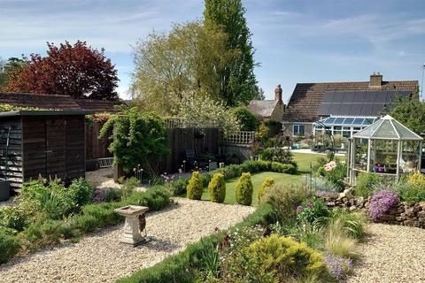 Fordlands Claycastle, Haselbury Plucknett, Crewkerne, TA18 7PE