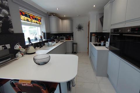 Fordlands Claycastle, Haselbury Plucknett, Crewkerne, TA18 7PE