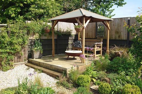 Fordlands Claycastle, Haselbury Plucknett, Crewkerne, TA18 7PE