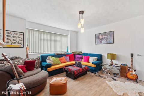 2 bedroom flat for sale, Tanys Dell, Harlow