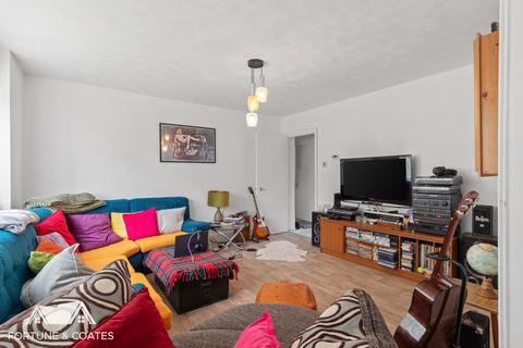 2 bedroom flat for sale, Tanys Dell, Harlow