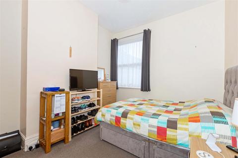 1 bedroom flat to rent, South Farm Road, Worthing