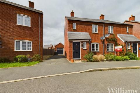 3 bedroom semi-detached house for sale, Averdal Drive, Aylesbury HP18