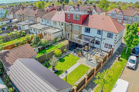 4 bedroom end of terrace house for sale, Bishop Ken Road, Harrow, HA3