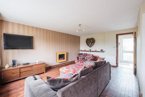 3 bedroom end of terrace house for sale, Heather Court, Salendine Nook, HD3