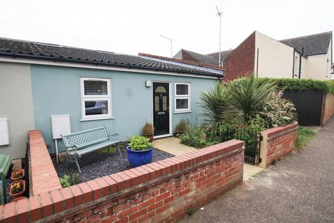 2 bedroom bungalow to rent, Sussex Road, Gorleston, Great Yarmouth