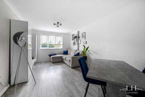 35 Latimer Drive, Hornchurch, RM12 6TN
