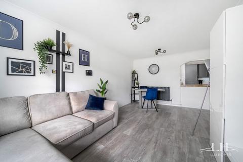 35 Latimer Drive, Hornchurch, RM12 6TN
