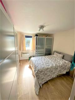 2 bedroom apartment to rent, Fishguard Way, London, E16
