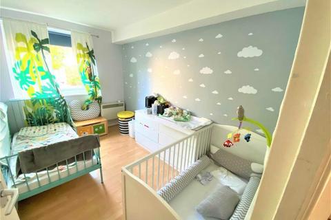 2 bedroom apartment to rent, Fishguard Way, London, E16