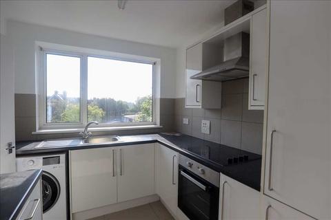 2 bedroom maisonette to rent, Northdown Court, Oxted Road