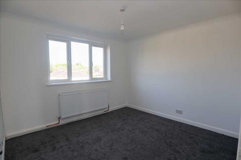 2 bedroom maisonette to rent, Northdown Court, Oxted Road