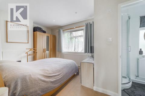 3 bedroom end of terrace house for sale, Phipps Bridge Road, London, SW19