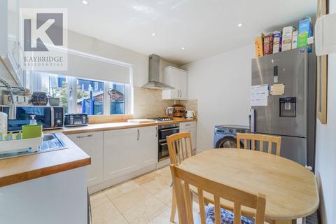 130 Phipps Bridge Road, London, SW19 2SU
