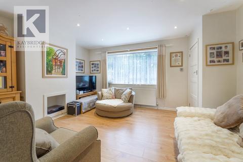 130 Phipps Bridge Road, London, SW19 2SU