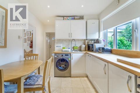 130 Phipps Bridge Road, London, SW19 2SU