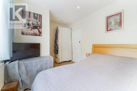 130 Phipps Bridge Road, London, SW19 2SU