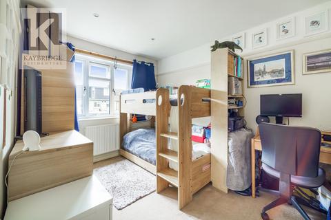 130 Phipps Bridge Road, London, SW19 2SU