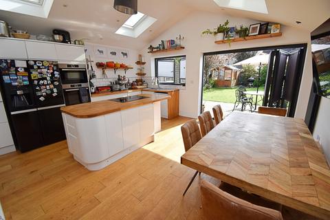 4 Brookhouse Gardens, London, E4 6LZ
