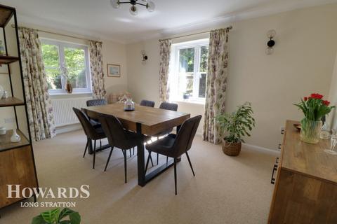 4 bedroom detached house for sale, Red Robin Close, Long Stratton