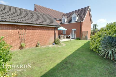2 bedroom detached house for sale, Red Robin Close, Norwich
