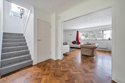 7 Plaxtol Close, Bromley, BR1 3AU