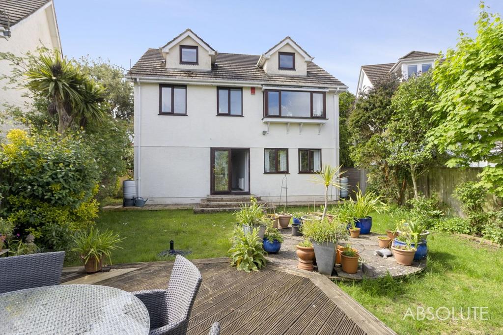 Broadstone Park Road, Torquay, TQ2 5 bed detached house for sale £535,000