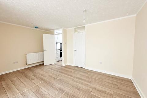 2 bedroom flat to rent, Berkshire Road, Camberley