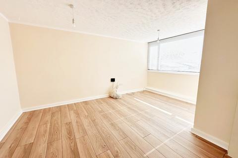 2 bedroom flat to rent, Berkshire Road, Camberley
