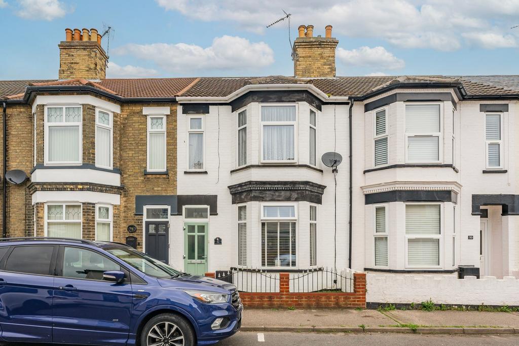 Beaconsfield Road, Lowestoft 3 bed terraced house for sale £190,000