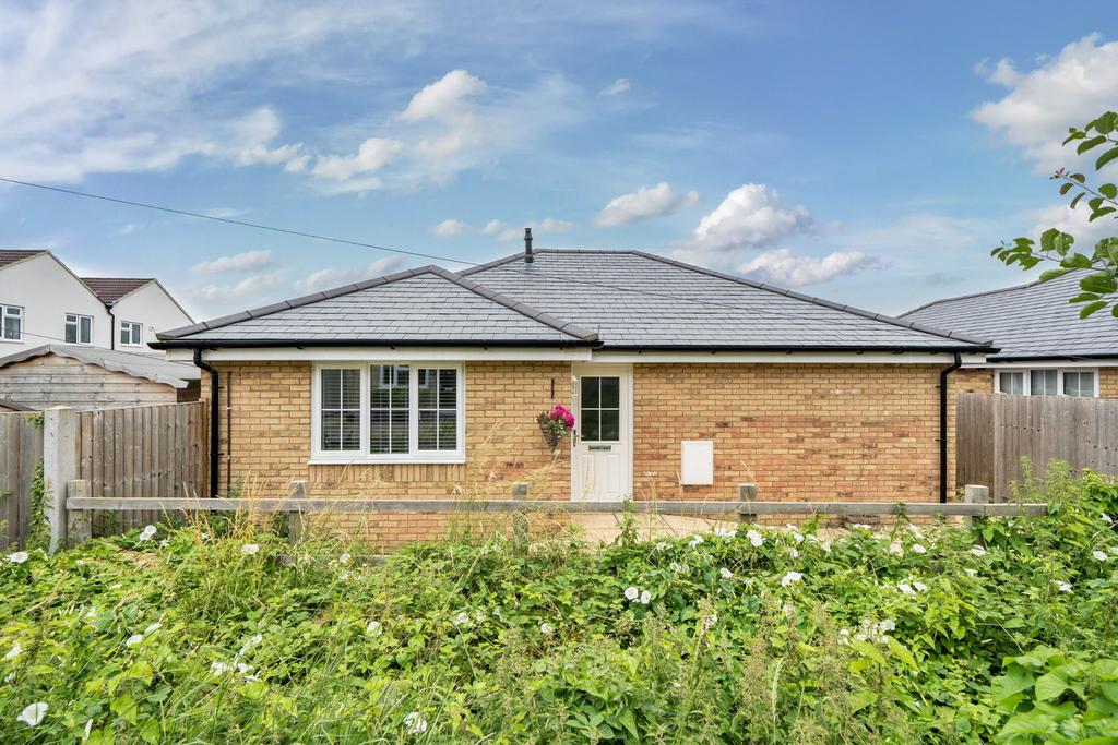 Hitchin Road, Arlesey, SG15 2 bed bungalow for sale £400,000