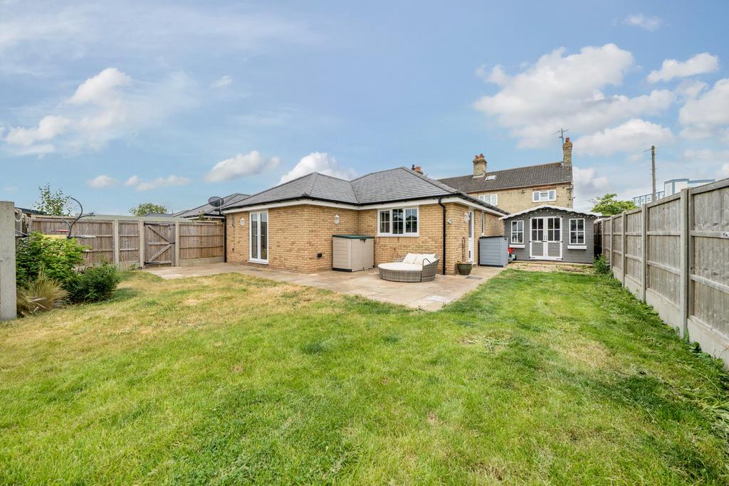 Hitchin Road, Arlesey, SG15 2 bed bungalow for sale £400,000