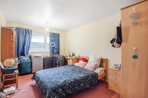 19 Park Barn Drive, Guildford, GU2 8EP